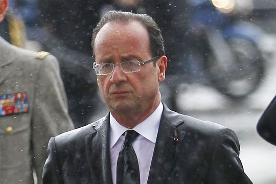 1701628_7_cda8_francois-hollande-devant-l-arc-de-triomphe_12920096796e692ae22628319baecba0